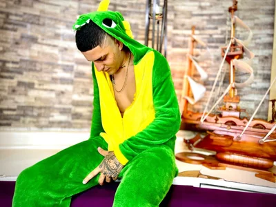 Pleasure_Take Public Pic 9