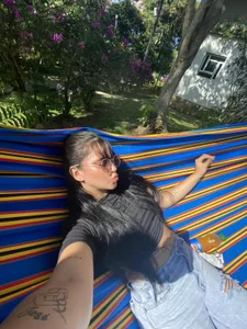 sofi_cutiee_sunbathing ☀🕶 Bild 2