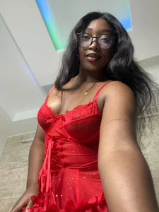 YallianaBrooks Flirty red🤭 Pic 5