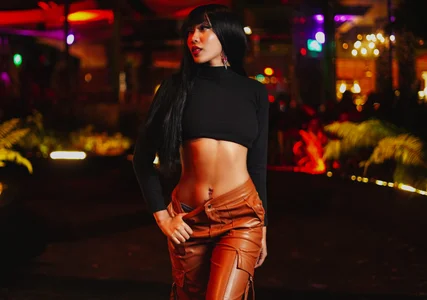 ZendayaGrey Street Content зображення 4