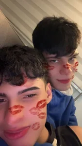 Boys_Eyes Together slika 2