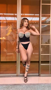 LisaMonroe_ Kiss me, lick me and touch my whole body Bilde