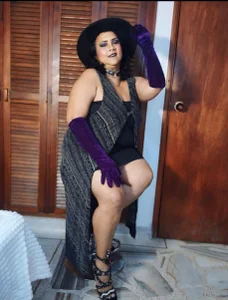 BiirdyDavis: Your favorite witch ( 2 фото)