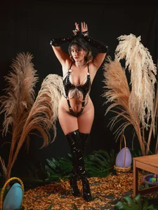 JulietaWales Easter🐇🍑 Pic 6