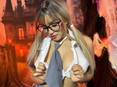 GigidollのI really want to behave badly 😇の 4枚の写真