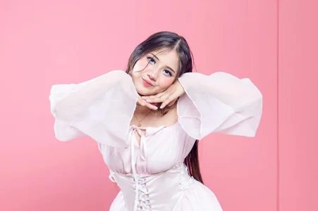 ImSofia222_ Public  2টি ছবি