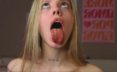 tongue show de TiffinyMergist Foto