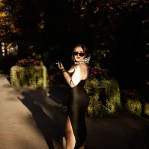 Queen_Monica_ Public slika
