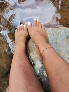 OliviaBurning FEET Billede