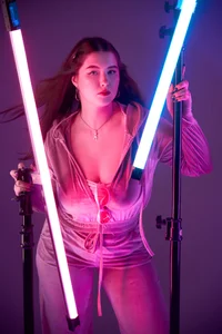 PixelGoddess: Neon Girl ( 7 фото)