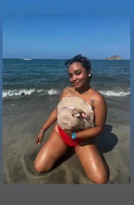 bbyalexxxa Relaxing on the beach Pic 3