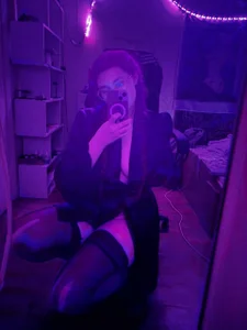 OliviaDenemhem Public Pic 2