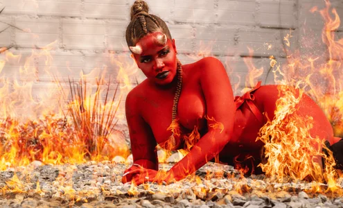 riri_brunnete Devil Riri Pic 3