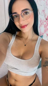 UrNewFantasy Come, let me be your favorite temptation… every click of yours makes me naughtier and you more addic Gambar