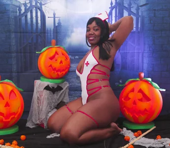 rihanna_abiodun HALLOWEEN Pic 2