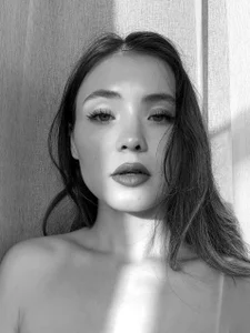 Lunni_03 black and white Pic 3
