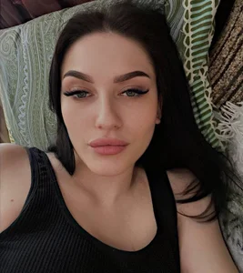 MonaBellew Public Pic 2