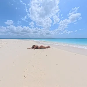 antonella_blair Sun, sand, and temptation🌞🌴 사진 2