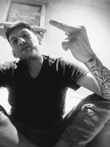 Lucas44re Está  2টি ছবি