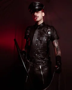 allanhurtss LEATHER Pic 4