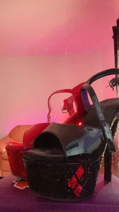 kisicaxxのmy high heels and other shoesの 9枚の写真