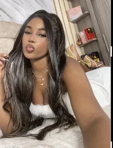 emilyoliver 🤍 টি ছবি