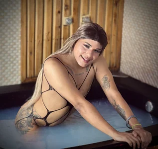 saamira_01 Will you come with me to the tub? Foto 5