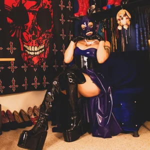 DominatrixBlue Blue latex Pic