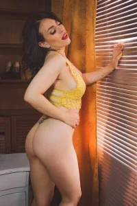 HotAss_Hally Public Pic 4