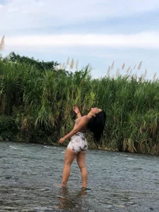 jade_brunnette: Do you want to go to the river with me? 💦 ( 2 фото)