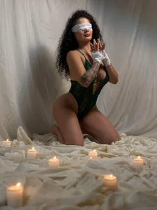 KylieJenkins Holy sin! 🕯🤍 Pic 5