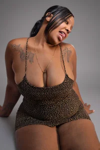 ebony_priincess kullanıcısının one priincess horny albümü -  5 fotoğraf