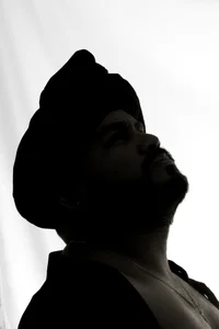 MichaelBear_: THE SENSUAL SILHOUETTE OF AN ARAB MAN 🖤🔥 ( 3 фото)