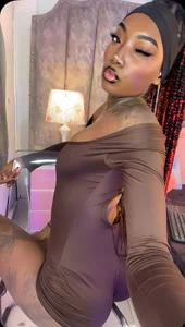 MilanJackson kullanıcısının Today I put on my sports lingerie…🤎 albümü -  2 fotoğraf