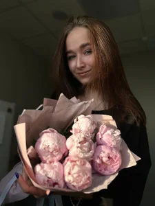 Julie_Lamb Me and the flowers Bilde 8