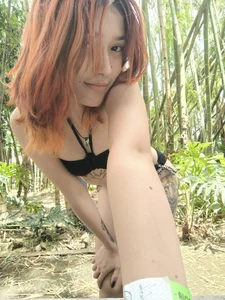 AlliciaKim swimsuit👙  2টি ছবি