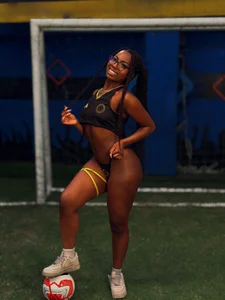 Raquel_jones 🌎🔥 Live the excitement of the World Cup with me . fénykép