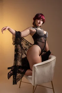 Manicgiiirl Public Pic 2