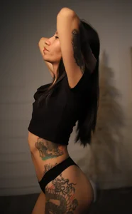 eviegothel_のShadows that Seduce🖤🔥の枚の写真