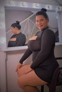 KorinaKovaa IN BLACK Foto 6