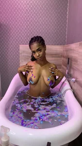 Valentias I AM SO HOT AND SEXY Bilde