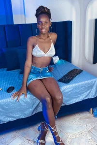 kendrafire_cr SUNDAY VIBES 🥵 Foto 4