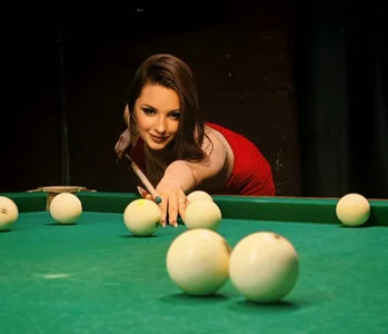 Vixsaria my sexy pool party😎 зображення 6