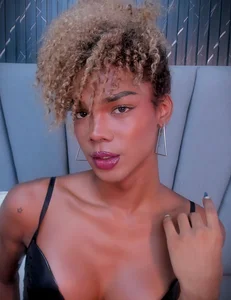 NaomiSteward Eye contact is a dangerous game. 🖤🌙 Fotka 4