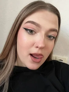 JammieMickiewicz Eyes That Strip Foto