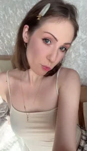 MargaretShyandSkinny My lips are glowing Foto 6