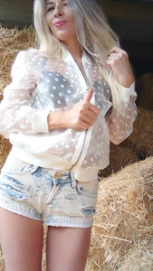 Eva_MelowのBeing unavailable means consciously avoiding exhaustion, taking care of yourself and othersの 6枚の写真