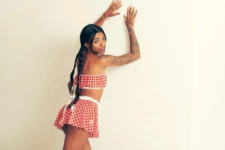 alice_guzman1 sexy maid🔥​ Foto 2