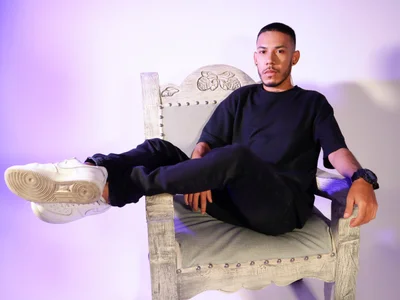 Black de Aronxxs  4 photos