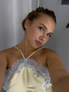 RoseJones Public Foto 5